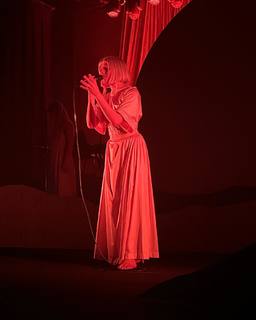 Aurora Aksnes feet photo thumbnail