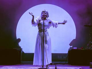 Aurora Aksnes feet photo thumbnail
