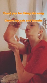 Aurora Aksnes feet photo thumbnail