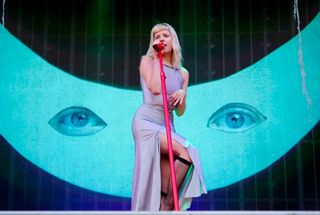 Aurora Aksnes feet photo thumbnail