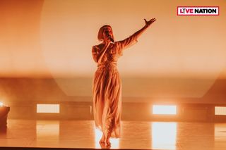 Aurora Aksnes feet photo thumbnail