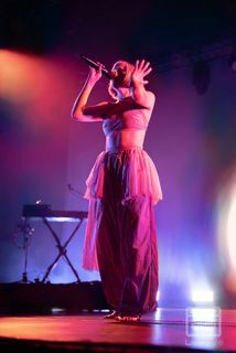 Aurora Aksnes feet photo thumbnail