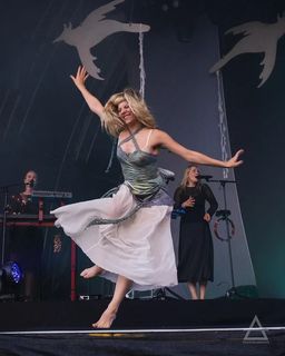 Aurora Aksnes feet photo thumbnail