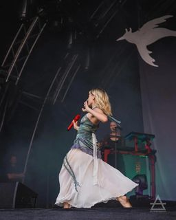 Aurora Aksnes feet photo thumbnail