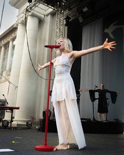 Aurora Aksnes feet photo thumbnail