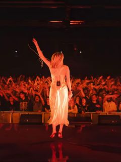 Aurora Aksnes feet photo thumbnail