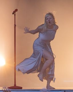 Aurora Aksnes feet photo thumbnail