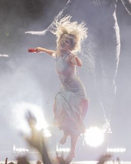 Aurora Aksnes feet photo thumbnail