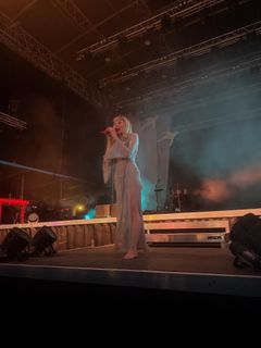 Aurora Aksnes feet photo thumbnail