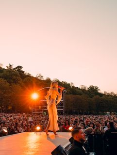 Aurora Aksnes feet photo thumbnail