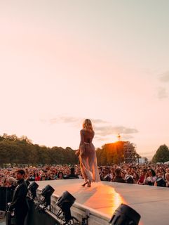 Aurora Aksnes feet photo thumbnail