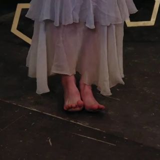 Aurora Aksnes feet photo thumbnail