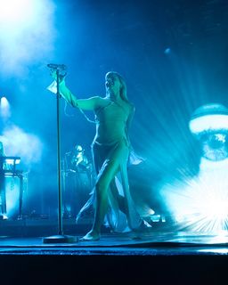 Aurora Aksnes feet photo thumbnail