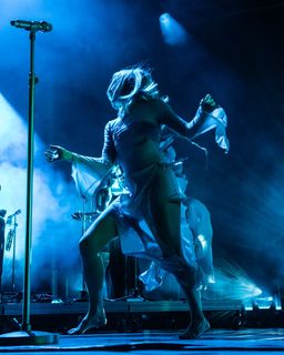 Aurora Aksnes feet photo thumbnail