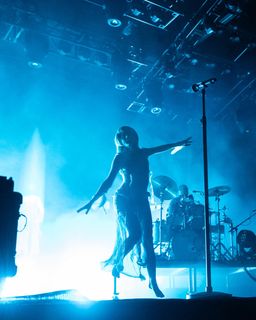 Aurora Aksnes feet photo thumbnail