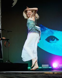 Aurora Aksnes feet photo thumbnail