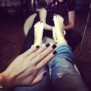 Aurora feet photo 6