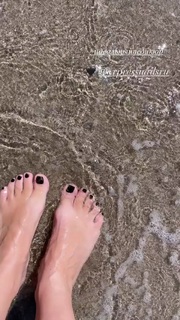 Aurora feet photo 13