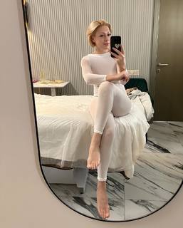 Aurora feet photo 12