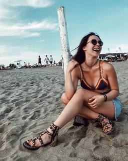 Aurora Ramazzotti feet photo thumbnail