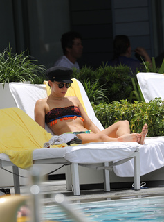 Aurora Ramazzotti feet photo thumbnail