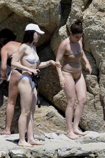 Aurora Ramazzotti feet photo thumbnail
