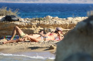 Aurora Ramazzotti feet photo thumbnail