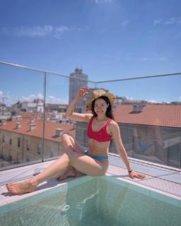 Aurora Ramazzotti feet photo thumbnail