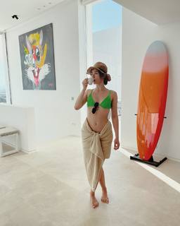 Aurora Ramazzotti feet photo thumbnail