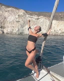 Aurora Ramazzotti feet photo thumbnail
