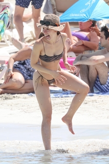 Aurora Ramazzotti feet photo thumbnail