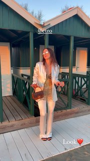 Aurora Ramazzotti feet photo thumbnail