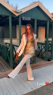 Aurora Ramazzotti feet photo thumbnail