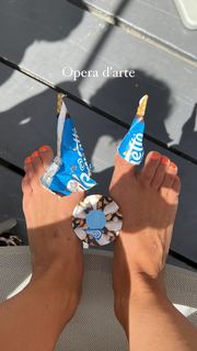 Aurora Ramazzotti feet photo thumbnail