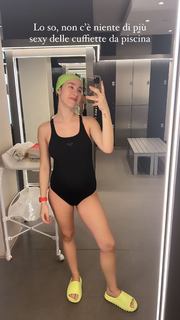 Aurora Ramazzotti feet photo thumbnail