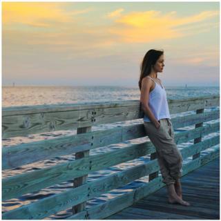 Autumn Reeser feet photo thumbnail