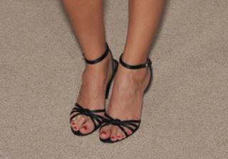 Autumn Reeser feet photo thumbnail