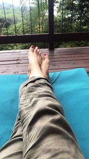 Autumn Reeser feet photo thumbnail