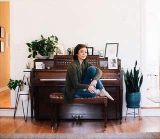 Autumn Reeser feet photo thumbnail