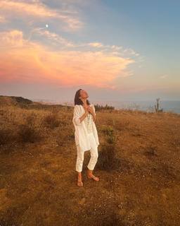 Autumn Reeser feet photo thumbnail
