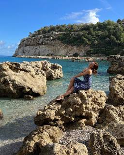 Autumn Reeser feet photo thumbnail