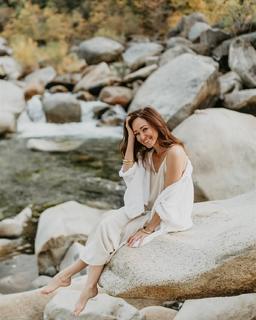 Autumn Reeser feet photo thumbnail