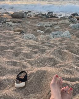 Autumn Reeser feet photo thumbnail