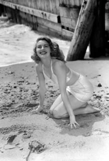 Ava Gardner feet photo thumbnail