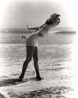 Ava Gardner feet photo thumbnail