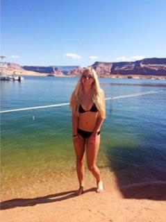 Ava Locklear feet photo thumbnail