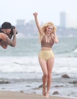 Ava Locklear feet photo thumbnail