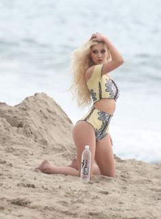 Ava Locklear feet photo thumbnail