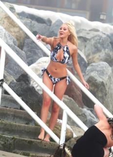 Ava Locklear feet photo thumbnail