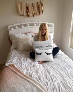 Ava Locklear feet photo thumbnail